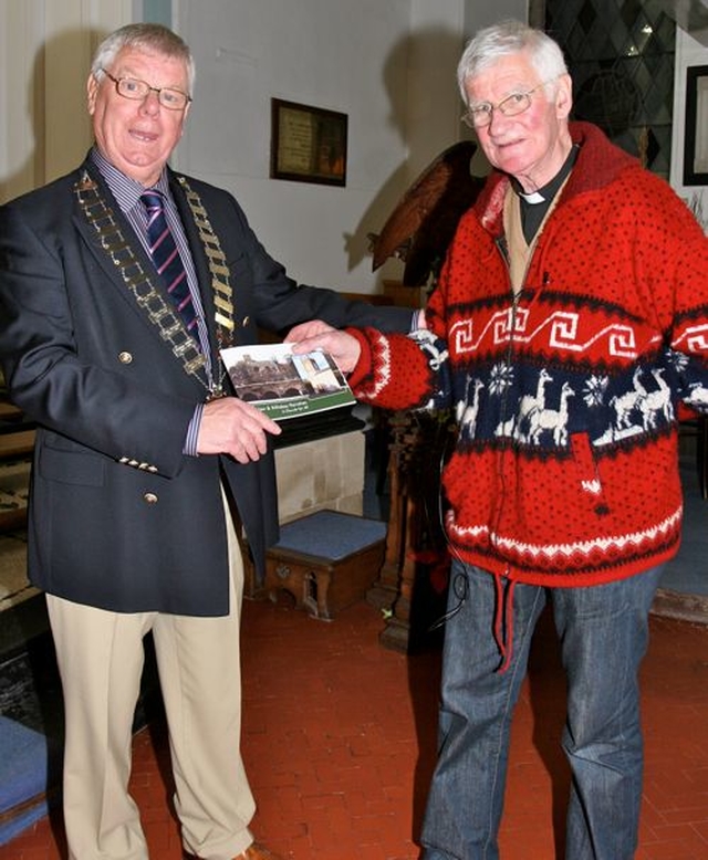 Chairman of Wicklow and Killiskey Parishes’ Church 21 Committee, Canon Peter Norton, presents the Mayor of Wicklow, Cllr Mervyn Morrison, with a copy of their Church 21 booklet ‘A Church for All’.