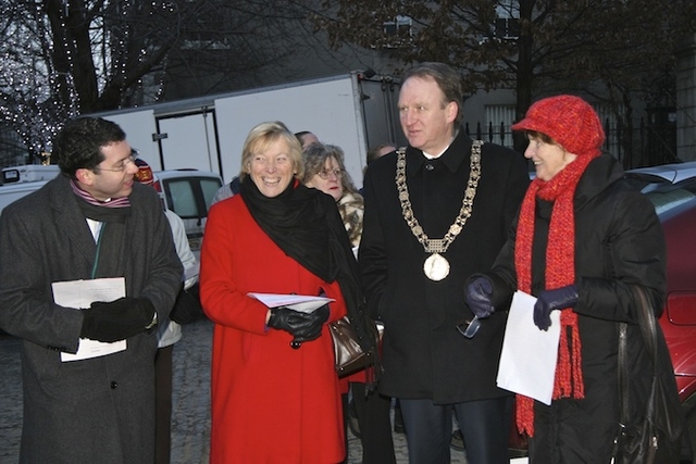 Rónán Mullen, Independent Senator; Éanna Ní Lamhna, TV and radio personality; Gerry Breen, Lord Mayor of Dublin; and Sister Stanislaus Kennedy of Focus Ireland, who all read at the event, pictured at the Ecumenical Carol Singing in front of the Mansion House, Dawson Street, Dublin. 