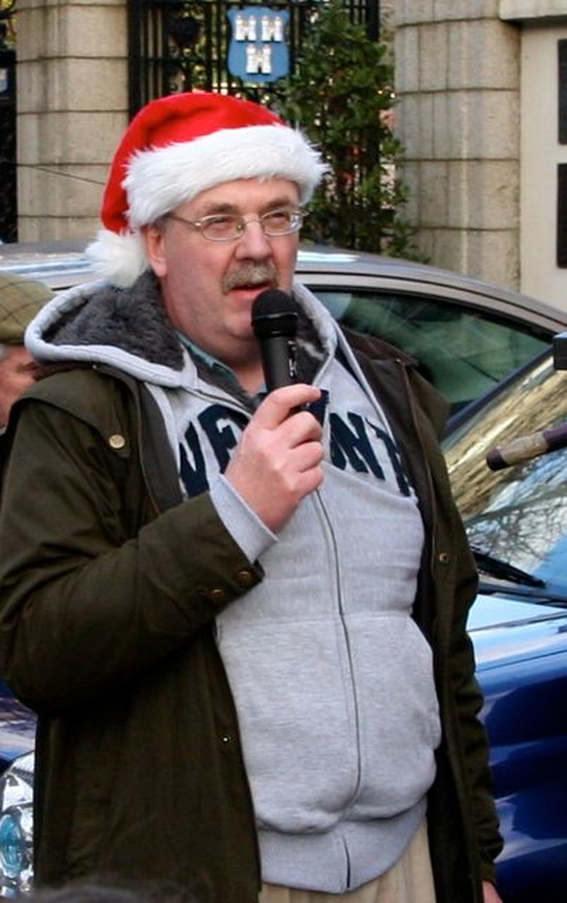 Geoffrey McMaster of the Dublin and Glendalough Council for Mission acted as MC for the Community Carol Singing on the steps of the Mansion House on Saturday December 15. 