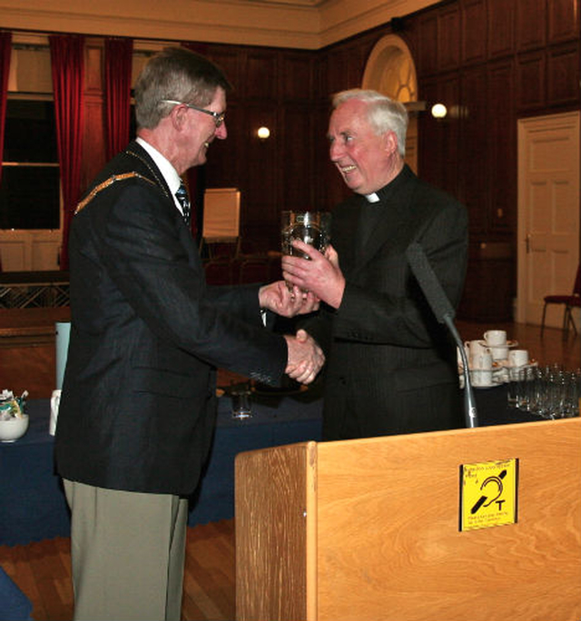 Cathaoirleach of Dun Laoghaire Rathdown County Council, Cllr John Bailey presents Dean–Elect of St Patrick’s Cathedral, Canon Victor Stacey, with a piece of crystal to commemorate his 17 years as rector of Dun Laoghaire.