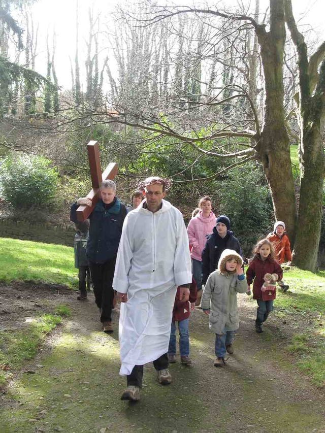 Tim Weldon, a parishioner of St Patrick’s Church, Powerscourt (Enniskerry) playing the role of Jesus at the Ecumenical Procession of the Cross on Good Friday through Enniskerry, Co Wicklow from the Roman Catholic to the Church of Ireland Churches. Behind him is ‘Simon of Cyrene’.