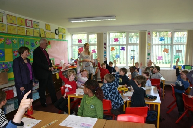 Lámh in airde - The Archbishop of Dublin, the Most Revd Dr John Neill visits a West Dublin Primary School.