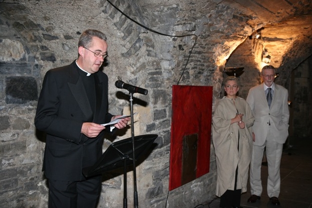The Dean of Christ Church Cathedral, the Very Revd Dermot Dunne speaking at the launch of Icons of Transformation. Pictured to the right are the artist, Ludmila Pawlowska and Des Campbell of the Icons Committee.