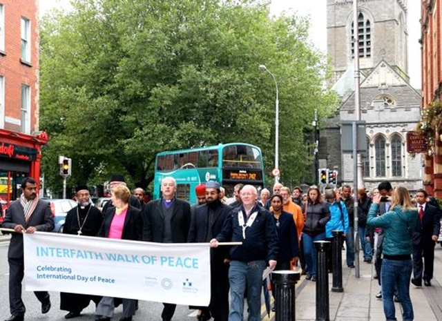 Interfaith leaders head up the first Dublin City Interfaith Forum Walk of Peace as the crowd proceeds down Dame Street. 