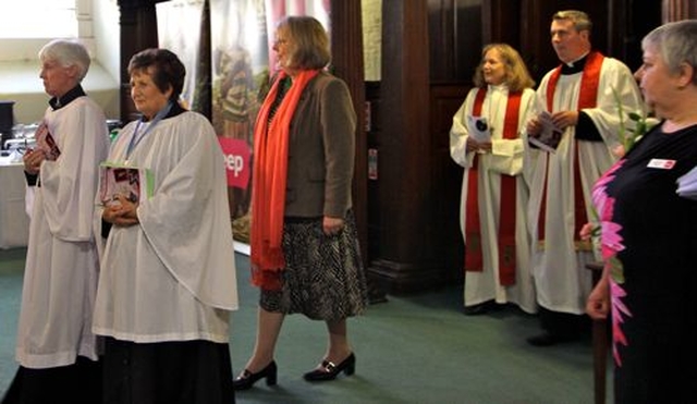 Diocesan readers, Helen Gorman and Avril Gillatt process into St Michan’s Church for the service celebrating the new name and new home for Us. (formerly USPG). They are followed by Jennette O’Neill, CEO and General Secretary of Us. in Britain; the Revd Nancy Gossling of Connecticut and the Revd David McDonnell, curate of the Christ Church Group of Parishes. 