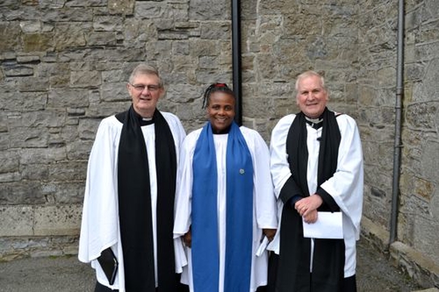 At the Harvest Thanksgiving service in St Thomas’ Church, Mulhuddart were Stella Obe, Revd Paul Houston and Canon David Moynan (who preached at the service).