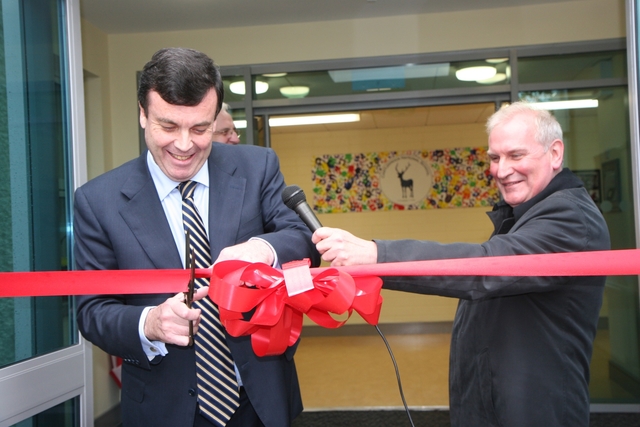 Minister Brian Lenihan cuts the ribbon at the official opening of Castleknock National School's new extension.