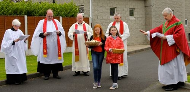 Archbishop Michael Jackson blesses the palms before the Palm Sunday Service and Commissioning of Lay Ministers at All Saints’, Grangegorman. 