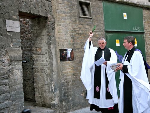 Vicar of the Christ Church Cathedral Group of Parishes, Archdeacon David Pierpoint and Curate, Revd David McDonnell, dedicate the new Smithfield entrance to St Michan’s Church. 