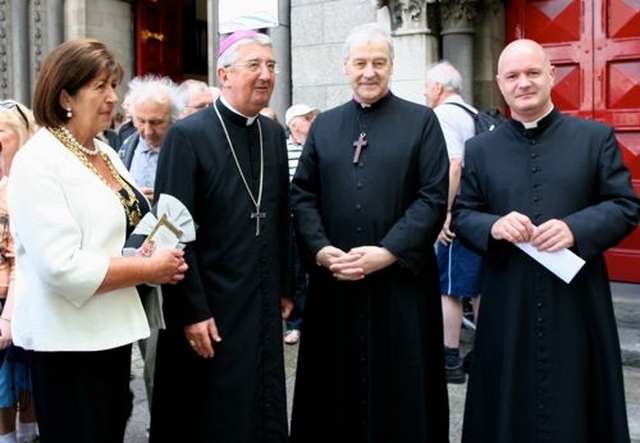 The Lord Mayor of Dublin’s representative, Cllr Edie Wynne, Archbishop Diarmuid Martin, Archbishop Michael Jackson and Vicar of St Ann’s, Revd David Gillespie outside the church on Dawson Street as the Dublin Camino got underway today. The pilgrim walk takes place over the next two weeks as part of the International Eucharistic Congress. 