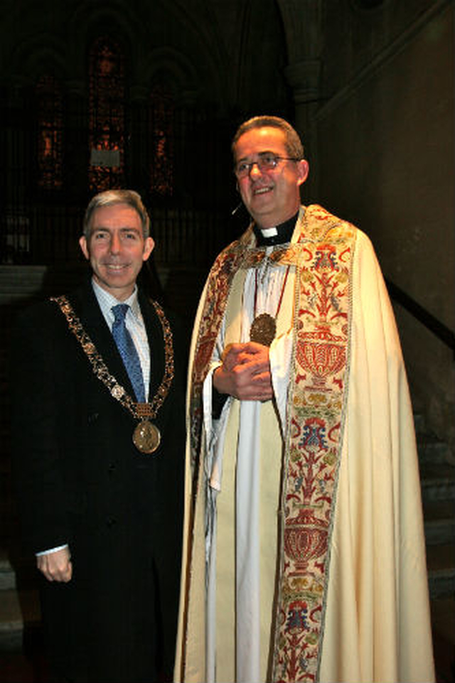 Dean of Christ Church Cathedral, the Very Revd Dermot Dunne, welcomes the Lord Mayor of Dublin, Andrew Montague, to the service of solidarity for people experiencing the pain of recession. 
