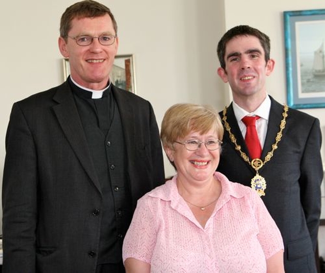 Canon Mark Gardner, the deputy Lord Mayor of Dublin, Padraig McLoughlin, and the manager of Damer Court, Enid Richardson, at Damer Court’s open day. 