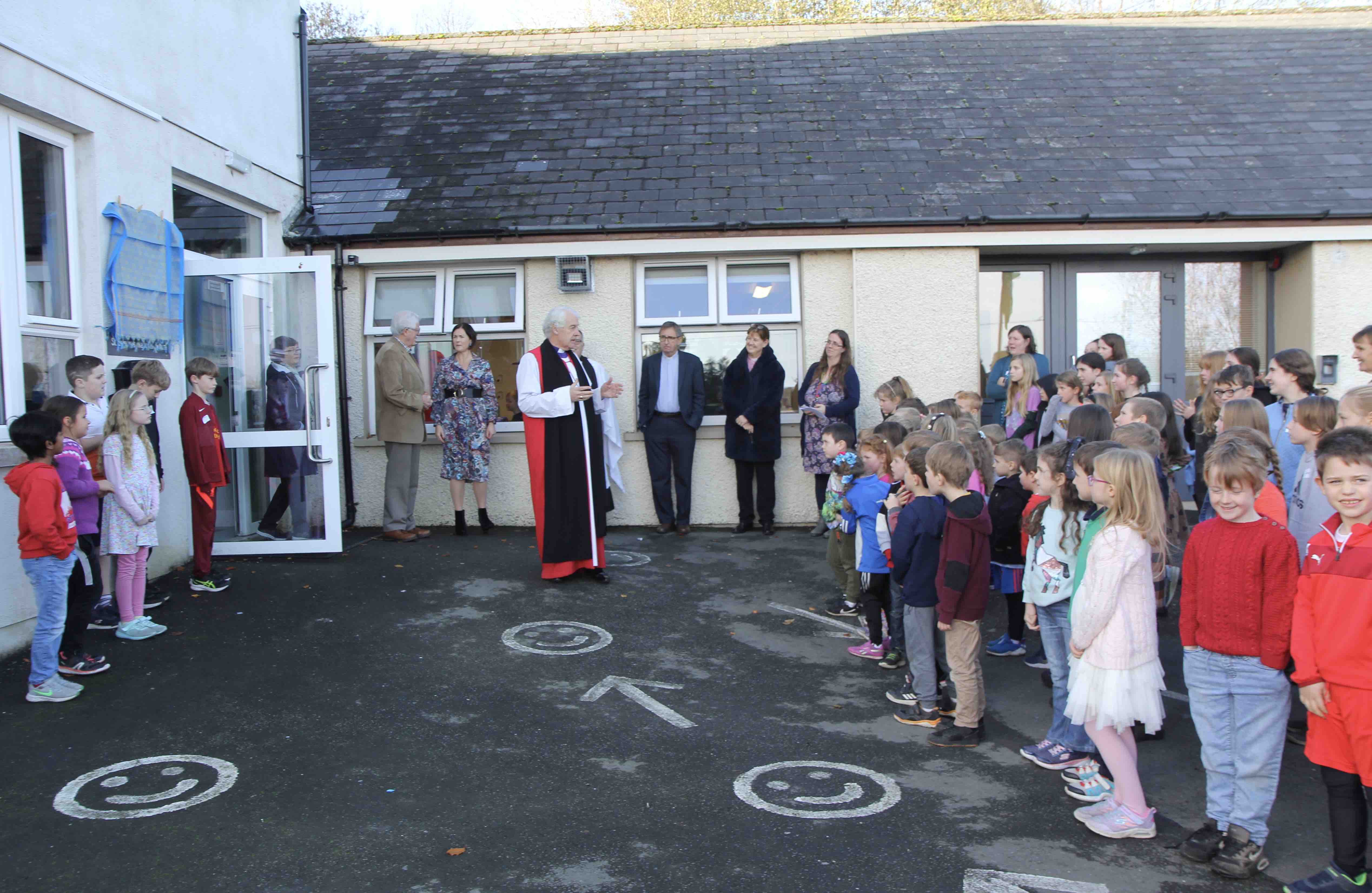 The Archbishop unveils a plaque to mark the occasion.